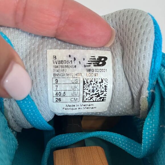 New Balance Fresh Foam 880v11 Womens Sneakers Size 9 Gray Blue Athletic Running - Picture 8 of 9